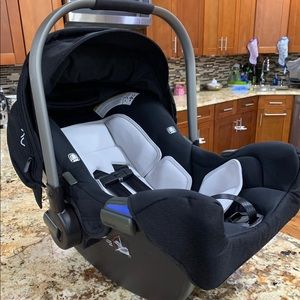 Nuna PIPA car seat with base